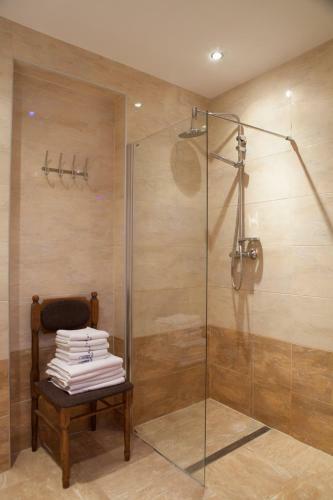 Spacious 3-bedroom Apartment Lev
