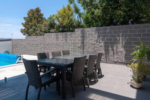 Lake Front Home Arcadia Vale // 6 Bdr // Pool, Spa & Jetty