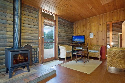 98 Ocean Parade - Rustic Log Cabin