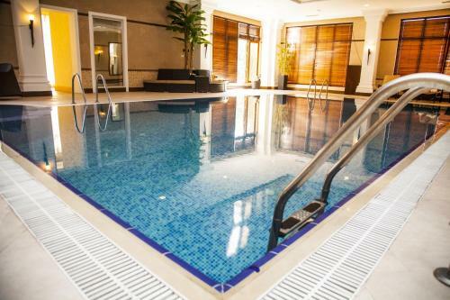 Shirvan Hotel & Spa