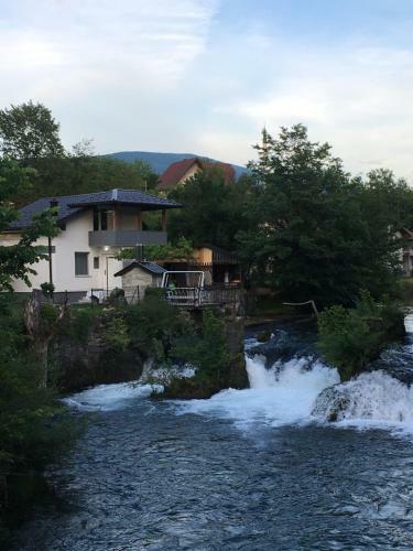 Villa Hotri House On The River Island