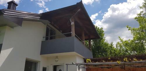 Villa Hotri House On The River Island