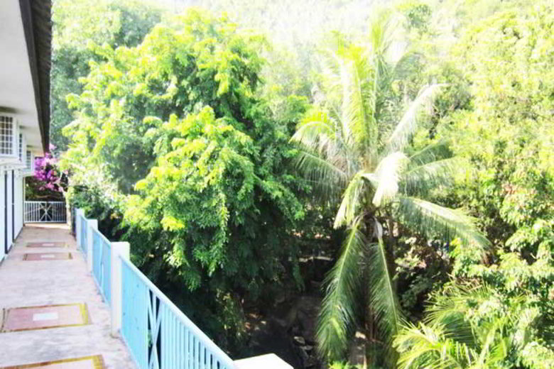 Hotel Thaniza Beachfront Resort