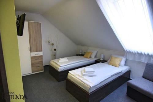 Hostal Penzion Rotunda