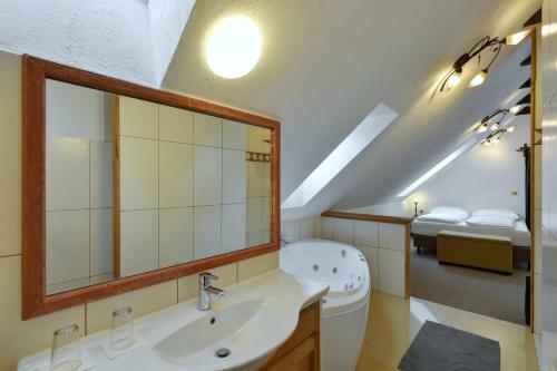Apartamentos Zamecka Fortovna / Forester House