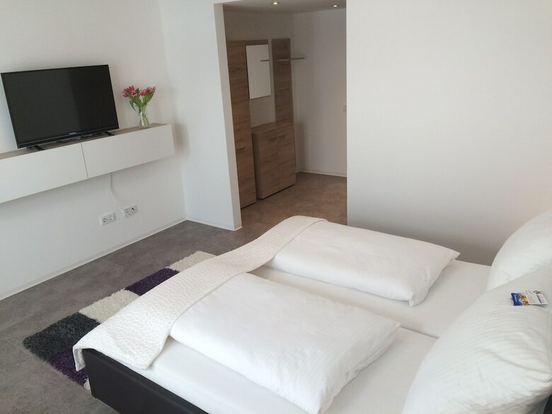 Hotel & Boarding House Schlosserwirt
