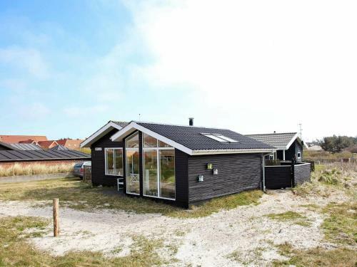 Two-bedroom Holiday Home In Henne 11