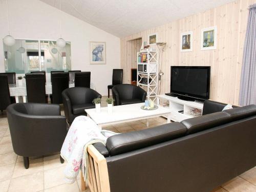 Six-bedroom Holiday Home In Vinderup