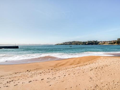 Cozy Apartment On The Beach In Oleiros