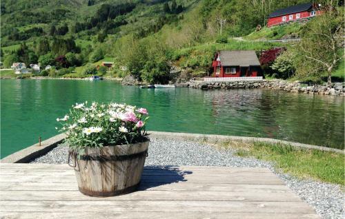 Holiday Home Hyllestad Lifjorden II