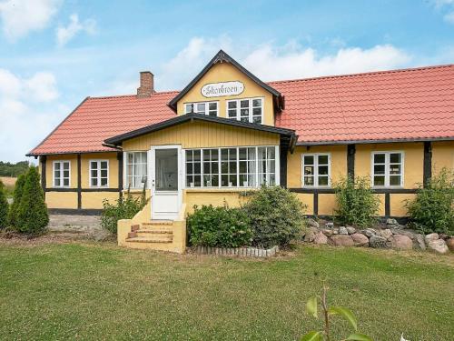 Three-bedroom Holiday Home In Aakirkeby 9