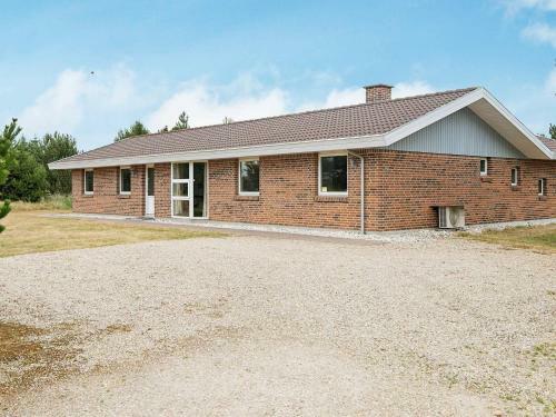 Five-bedroom Holiday Home In Bl�vand 11