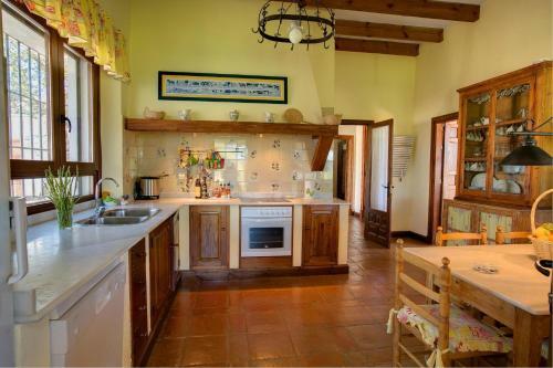 Dehesilla De Algar Villa Sleeps 8