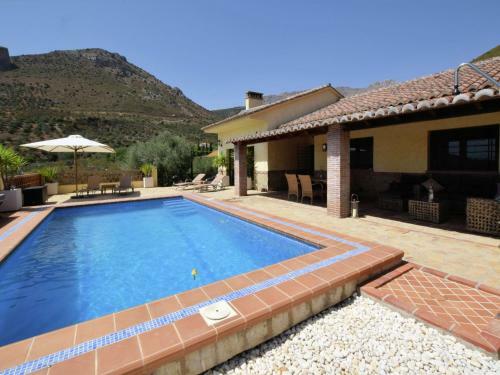Luxurious Villa In Alcaucin With Private Swimming Pool