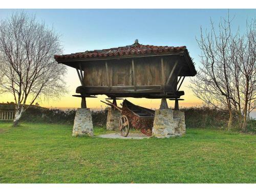 Cozy Holiday Home In Cangas De Onis With Meadow View