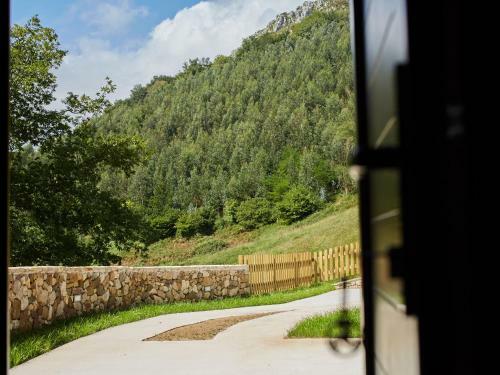 Cozy Holiday Home In Cangas De Onis With Meadow View