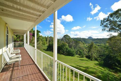 Lodge Cooroy Country Cottages