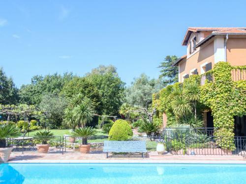 Sprawling Mansion In Frejus With Swimming Pool