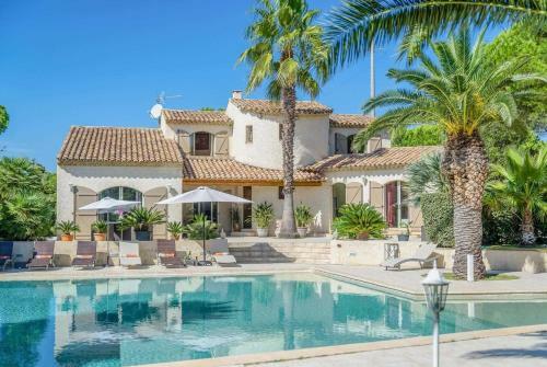 Puget-sur-argens Villa Sleeps 8 Wifi