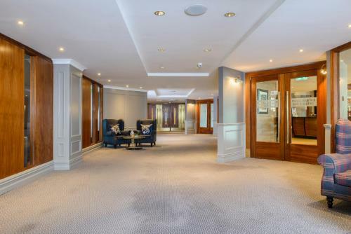 Carlton Shearwater Hotel