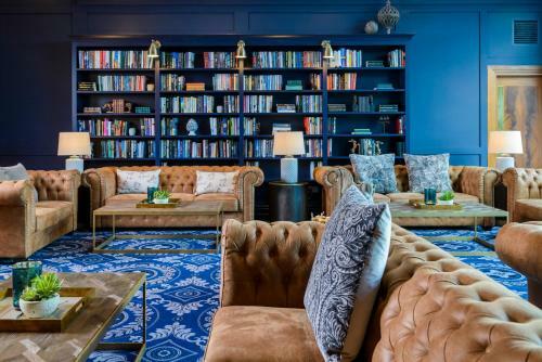 Carlton Shearwater Hotel