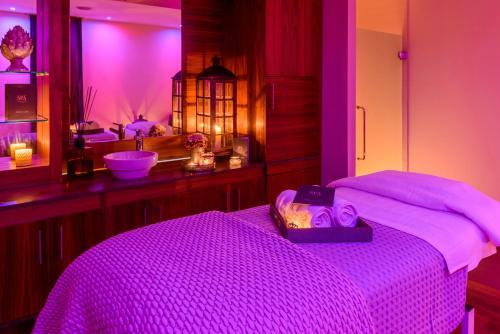 Carlton Shearwater Hotel