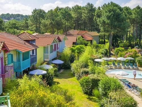 Maison Jumel�e Dans Residence Avec Piscine - 320