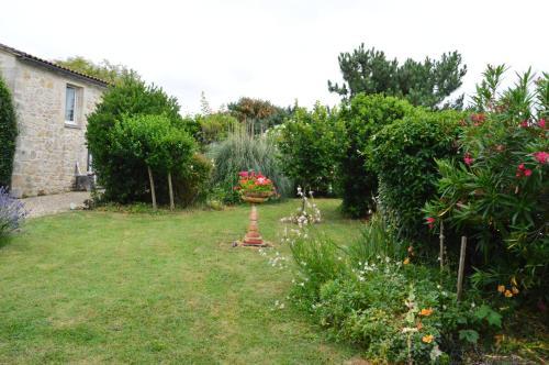 Bed & Breakfast Chambres D'h�tes Du Domaine De Lansac
