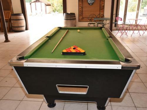 Quaint Holiday Home In Lalinde With Jacuzzi