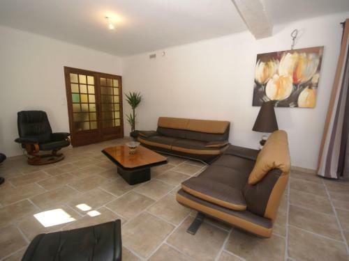 Cozy Holiday Home In Le Thor With A Private Pool
