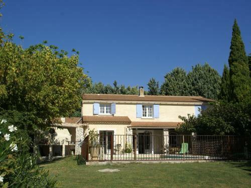 Cozy Holiday Home In Le Thor With A Private Pool