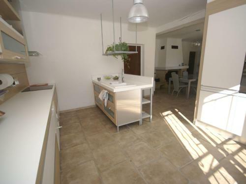Cozy Holiday Home In Le Thor With A Private Pool
