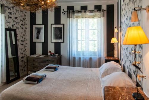Les Deux Abbesses En Vert | La Grande Maison B&B