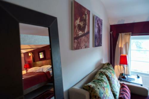 Les Deux Abbesses En Vert | La Grande Maison B&B