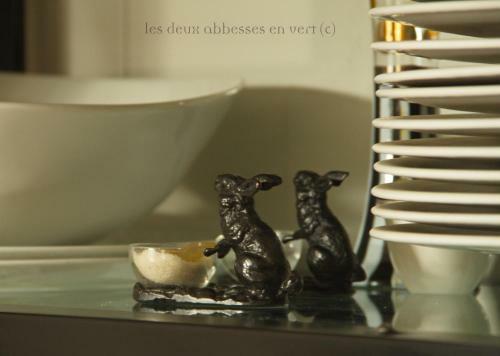 Les Deux Abbesses En Vert | La Grande Maison B&B