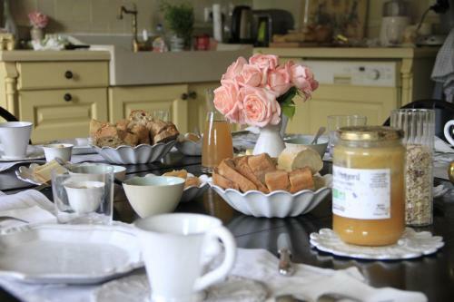 Les Deux Abbesses En Vert | La Grande Maison B&B
