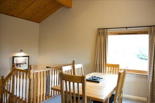 Cameron House Two Bedroom Semi-detached Lodge L22