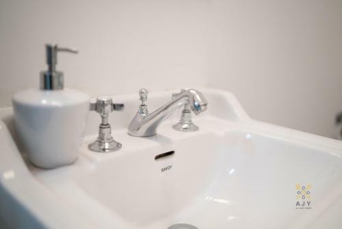 Queens Ajy Birmingham City Centre Apartment
