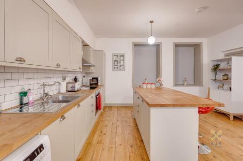 Queens Ajy Birmingham City Centre Apartment