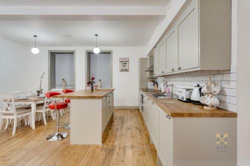 Queens Ajy Birmingham City Centre Apartment