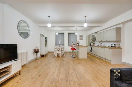 Queens Ajy Birmingham City Centre Apartment