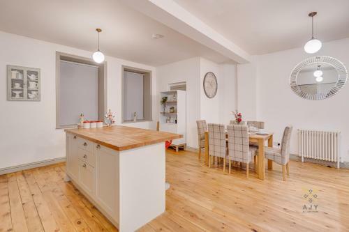 Queens Ajy Birmingham City Centre Apartment