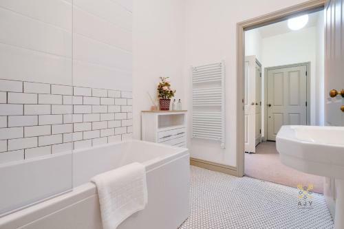 Queens Ajy Birmingham City Centre Apartment