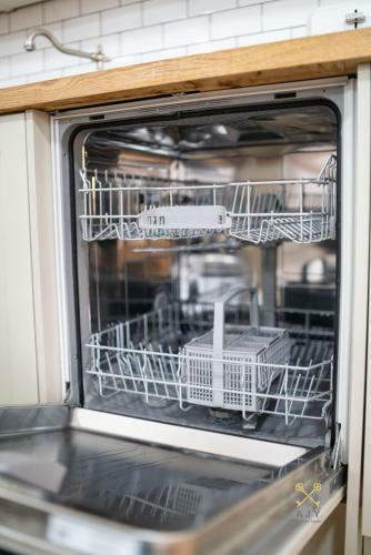 Queens Ajy Birmingham City Centre Apartment