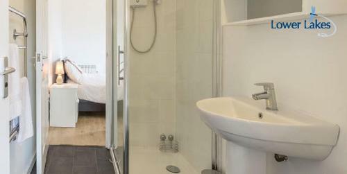 Hazel 3 - Standard Plus One Bed Apartment On Private Estate