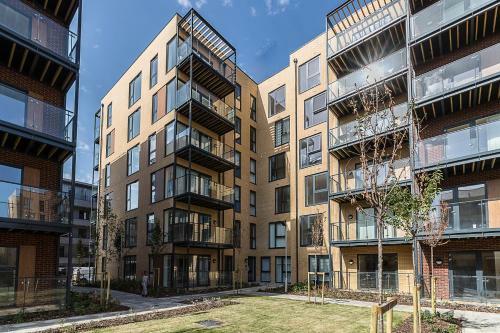 Colindale 3 Bed Luxury Apartment