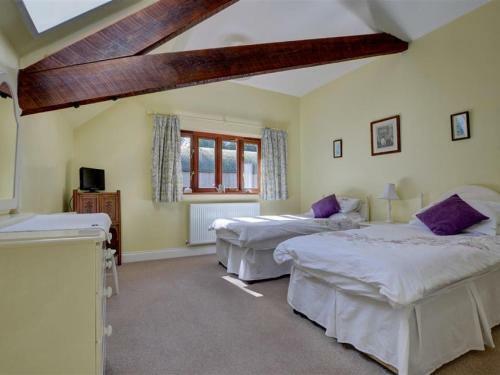 Unique Holiday Home In Hartfield Kent With Fireplace