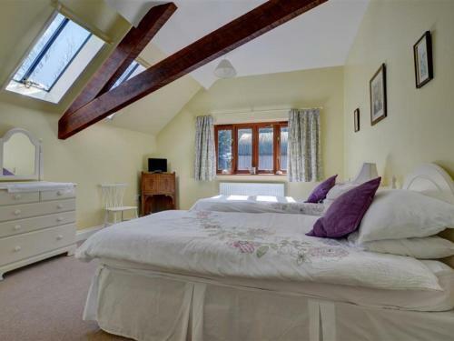 Unique Holiday Home In Hartfield Kent With Fireplace