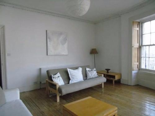 2 Bedroom Apartment In City Centre Accommodates 6