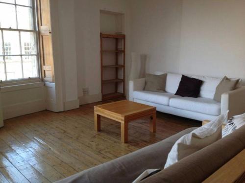2 Bedroom Apartment In City Centre Accommodates 6